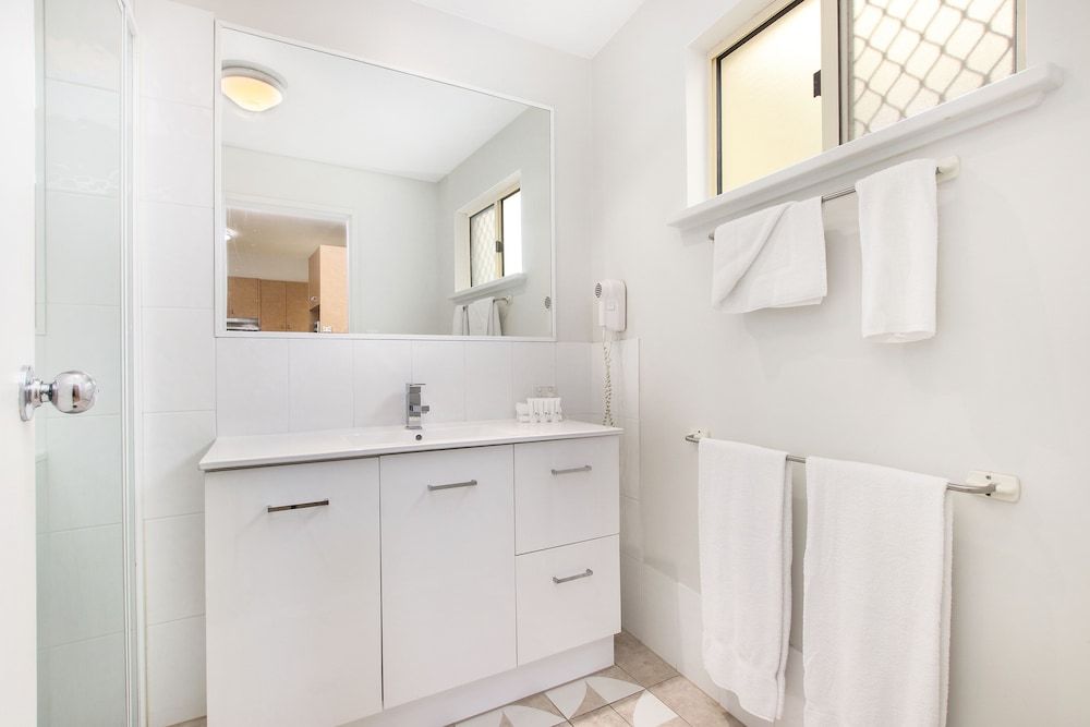 Lennox Beach Resort 1 Bedroom Loft Apartment 7