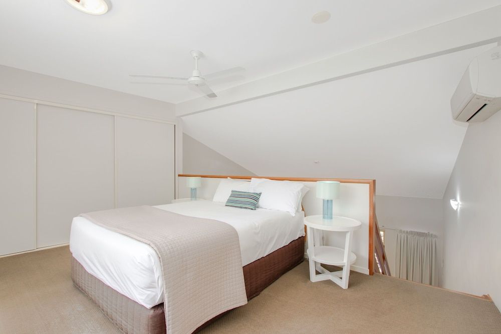 Lennox Beach Resort 1 Bedroom Loft Apartment 2