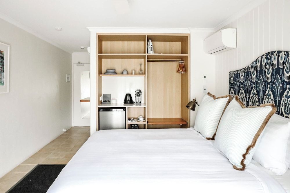 The Lord Byron Deluxe Room, 1 King Bed 2