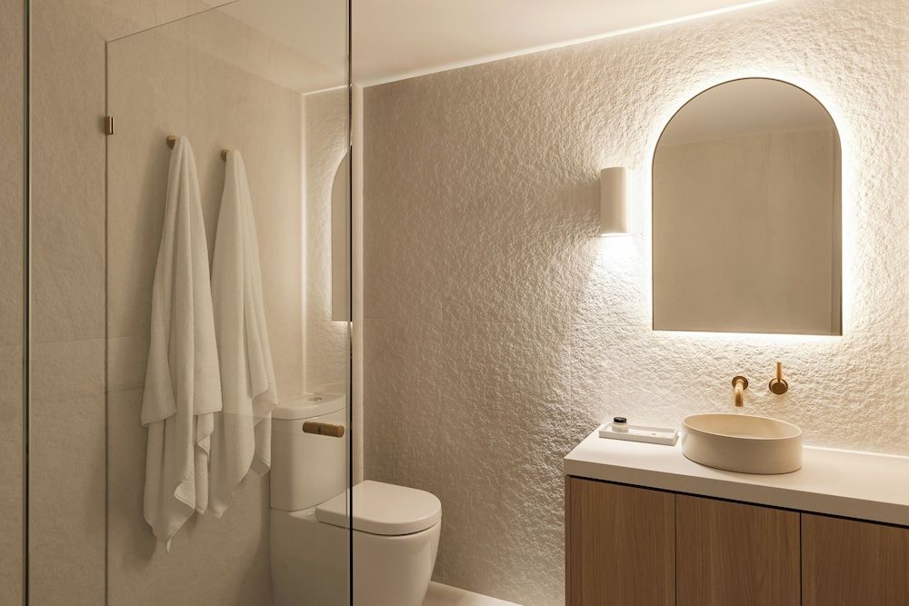 The Lord Byron Deluxe Room, 1 King Bed 7