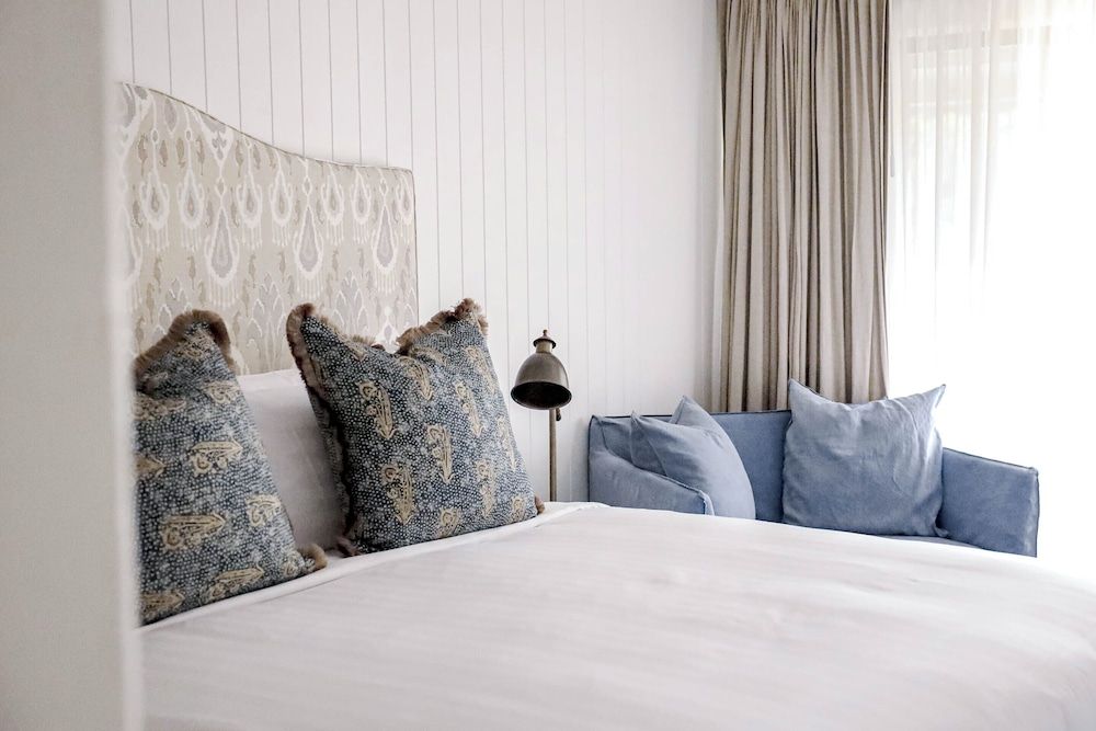 The Lord Byron Deluxe Room, 1 King Bed 3