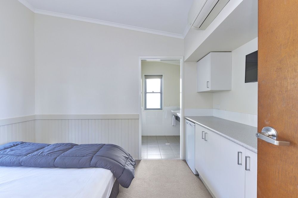 Big4 Sydney Lakeside Holiday Park STUDIO, DOUBLE BED 2