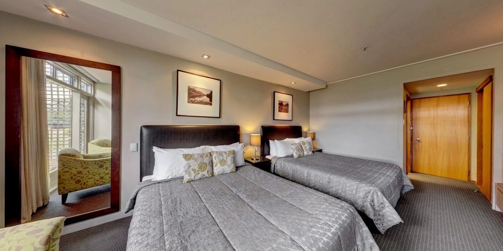 Lake View Room