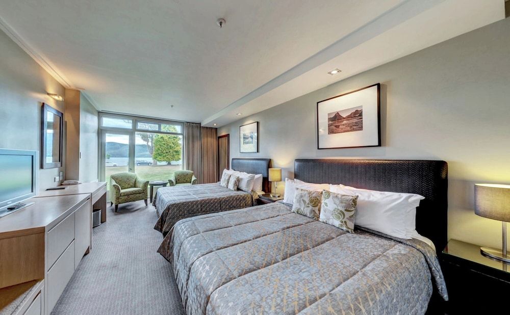 Lake View Room