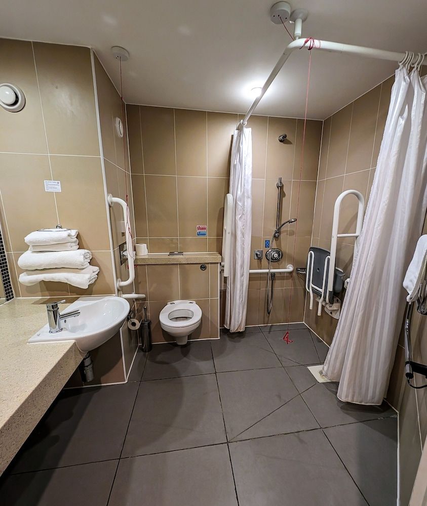 Future Inn Bristol Room, 1 Queen Bed with Sofa bed, Accessible 5