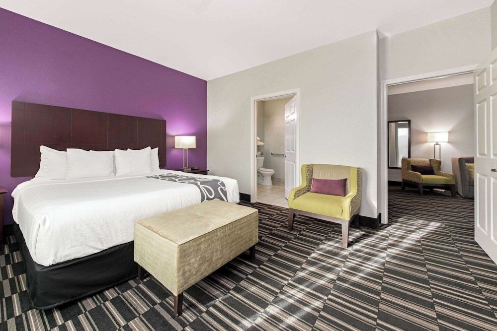 Room, 1 King Bed, Non Smoking, Lake View (Mobility,Hearing,Tub w/Grab Bars)
