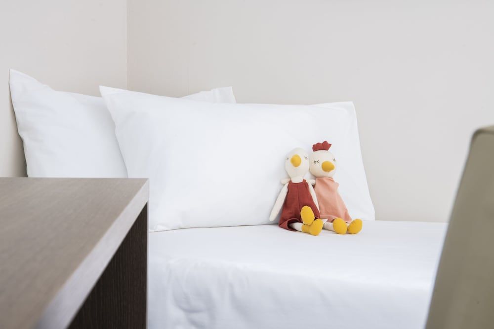 Waterfront Family Room 4