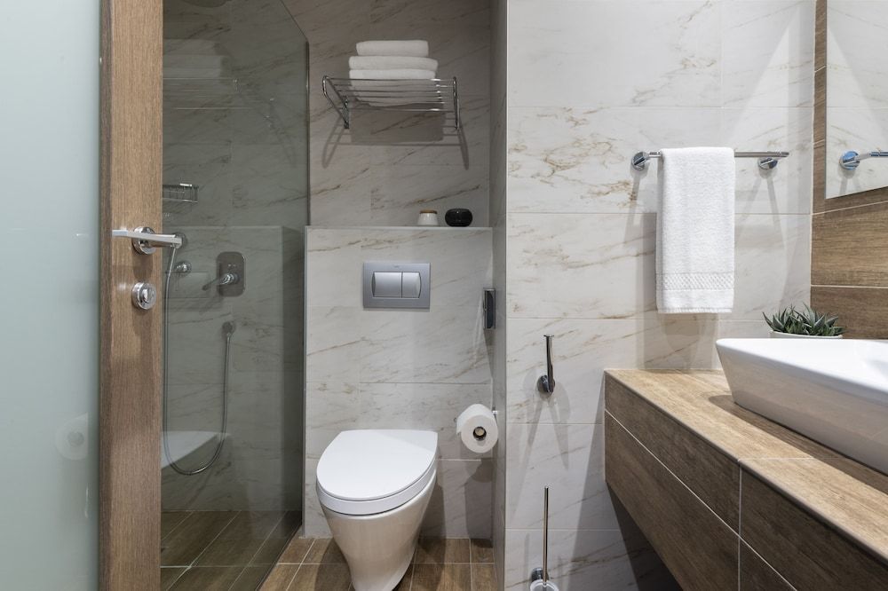 Waterfront Family Room 6