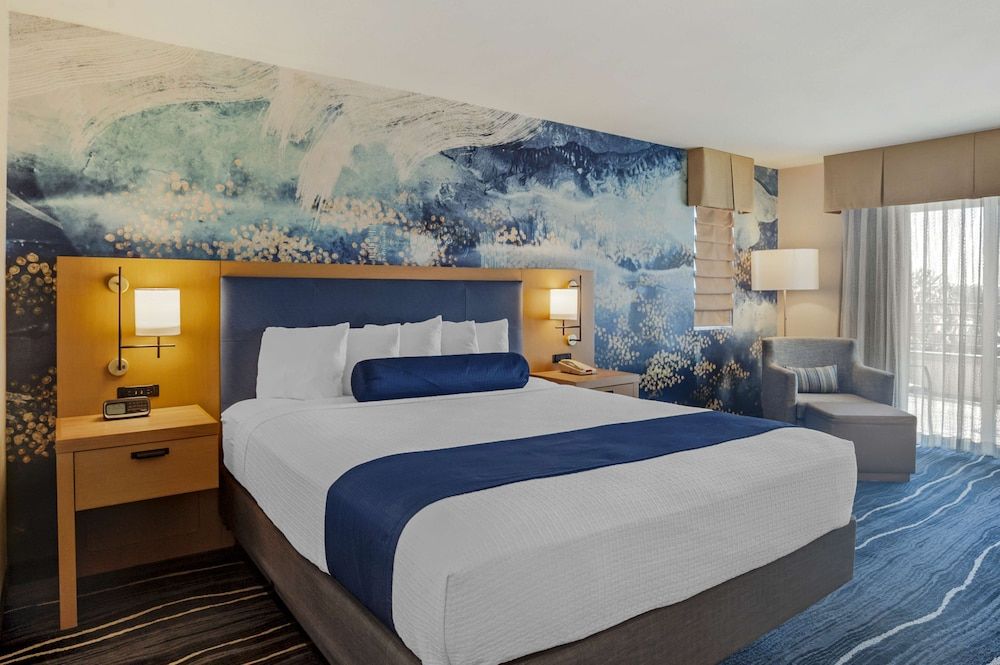 Best Western Plus Marina Gateway Hotel Standard Room, 1 King Bed, Non Smoking, Balcony 5