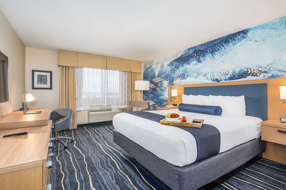 Best Western Plus Marina Gateway Hotel Standard Room, 1 King Bed, Non Smoking, Balcony 2