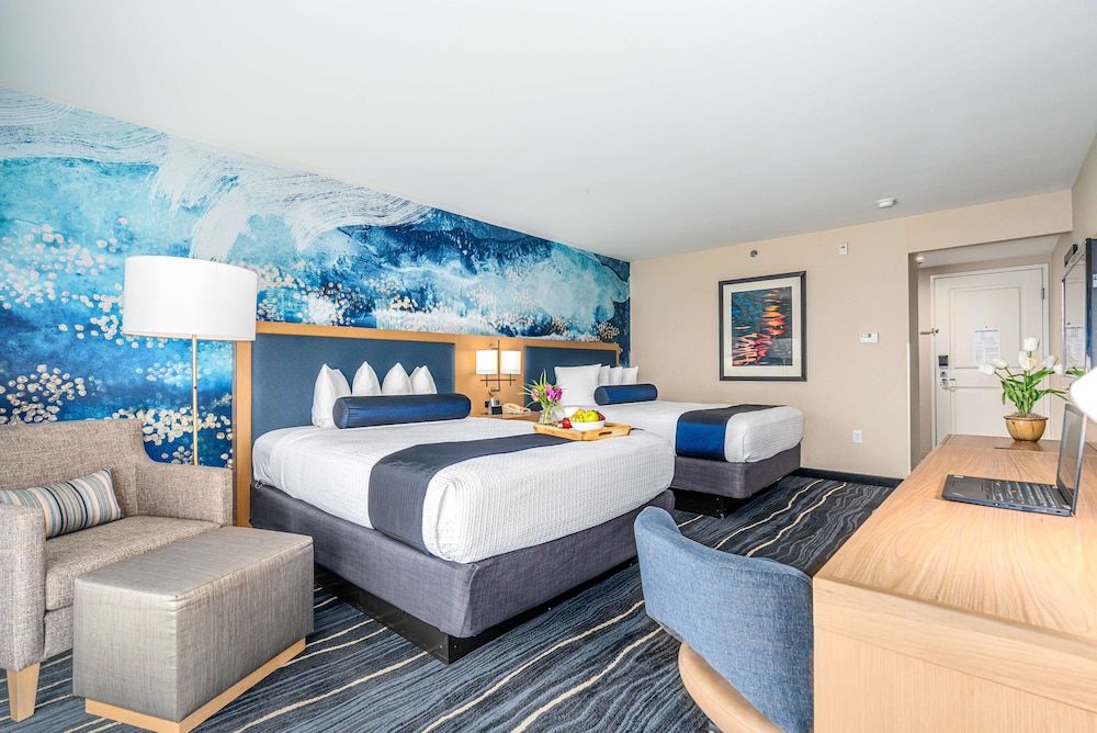 Best Western Plus Marina Gateway Hotel Standard Room, 2 Queen Beds, Non Smoking, Refrigerator & Microwave 3