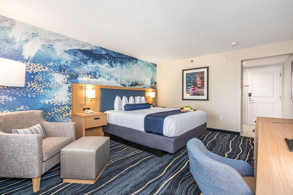 Best Western Plus Marina Gateway Hotel Standard Room, 1 King Bed, Non Smoking, Balcony 7