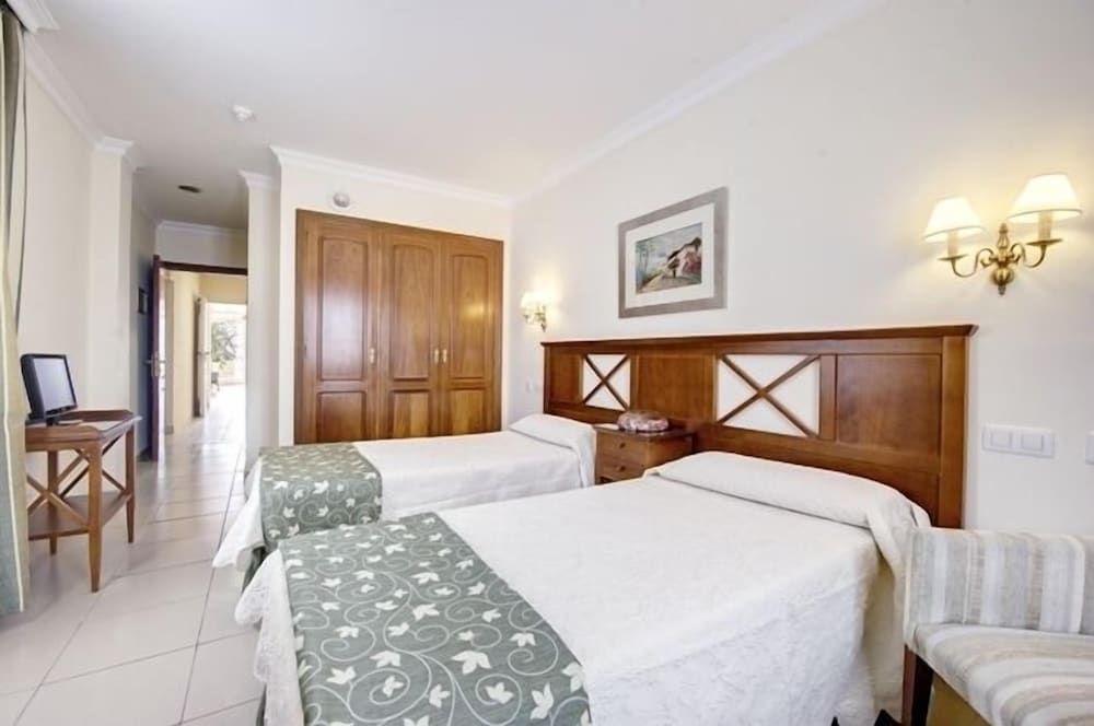 Hotel Marte Triple Room (2 Adults and 1 Child)