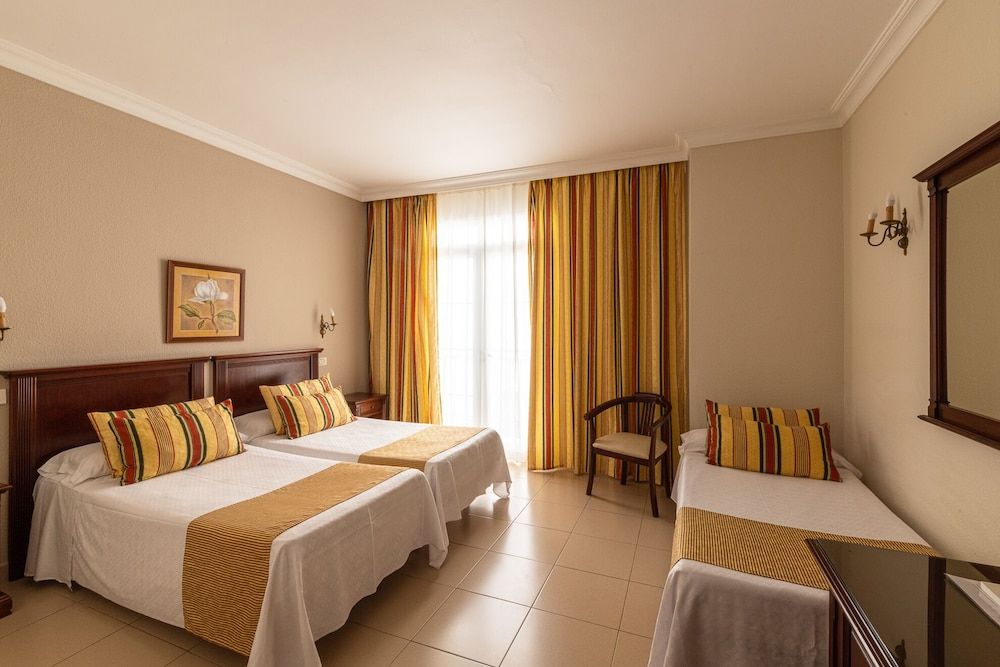 Hotel Marte Triple Room (2 Adults and 1 Child) 2