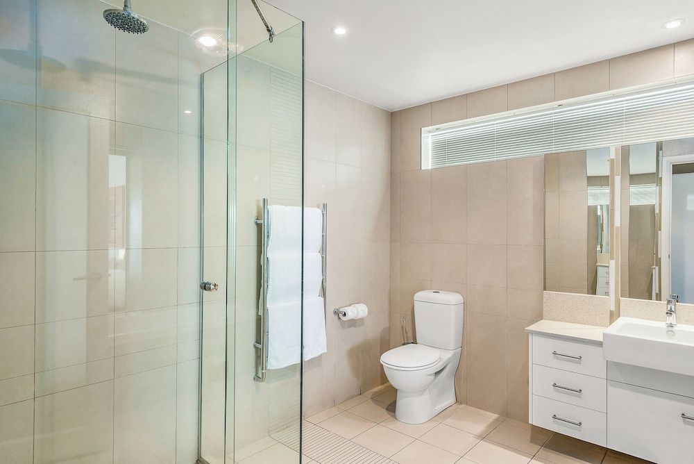 York Cove Hotel Deluxe Hotel Room 5