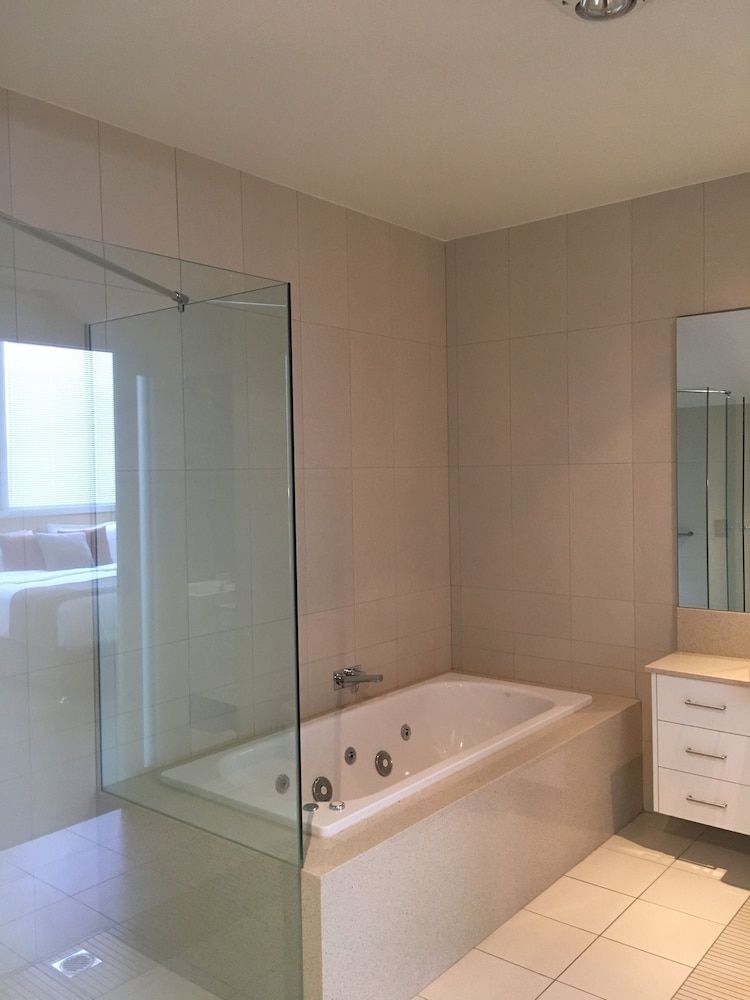 York Cove Hotel Two Bedroom Apartment 8