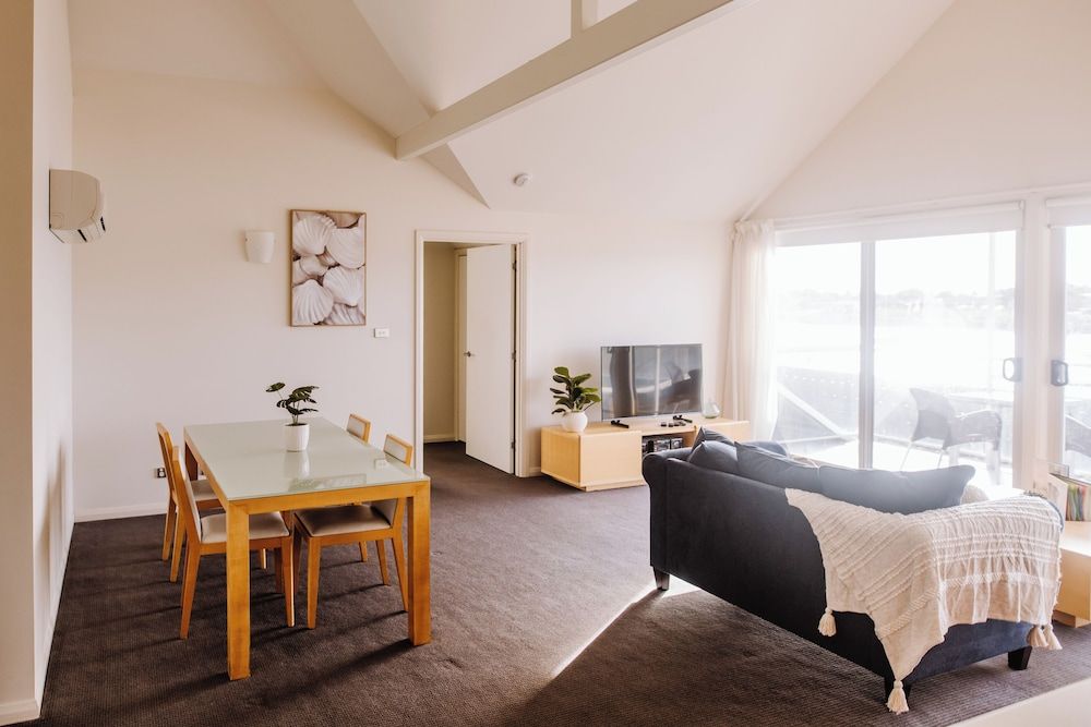 York Cove Hotel Two Bedroom Apartment 10