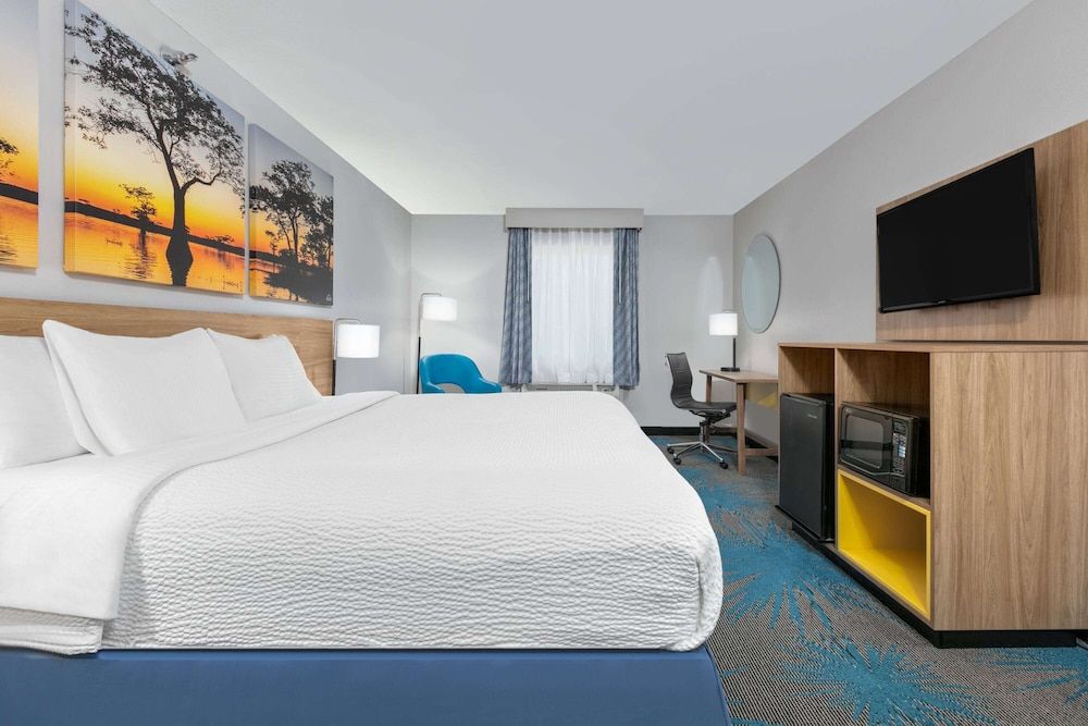 Standard Room, 1 King Bed