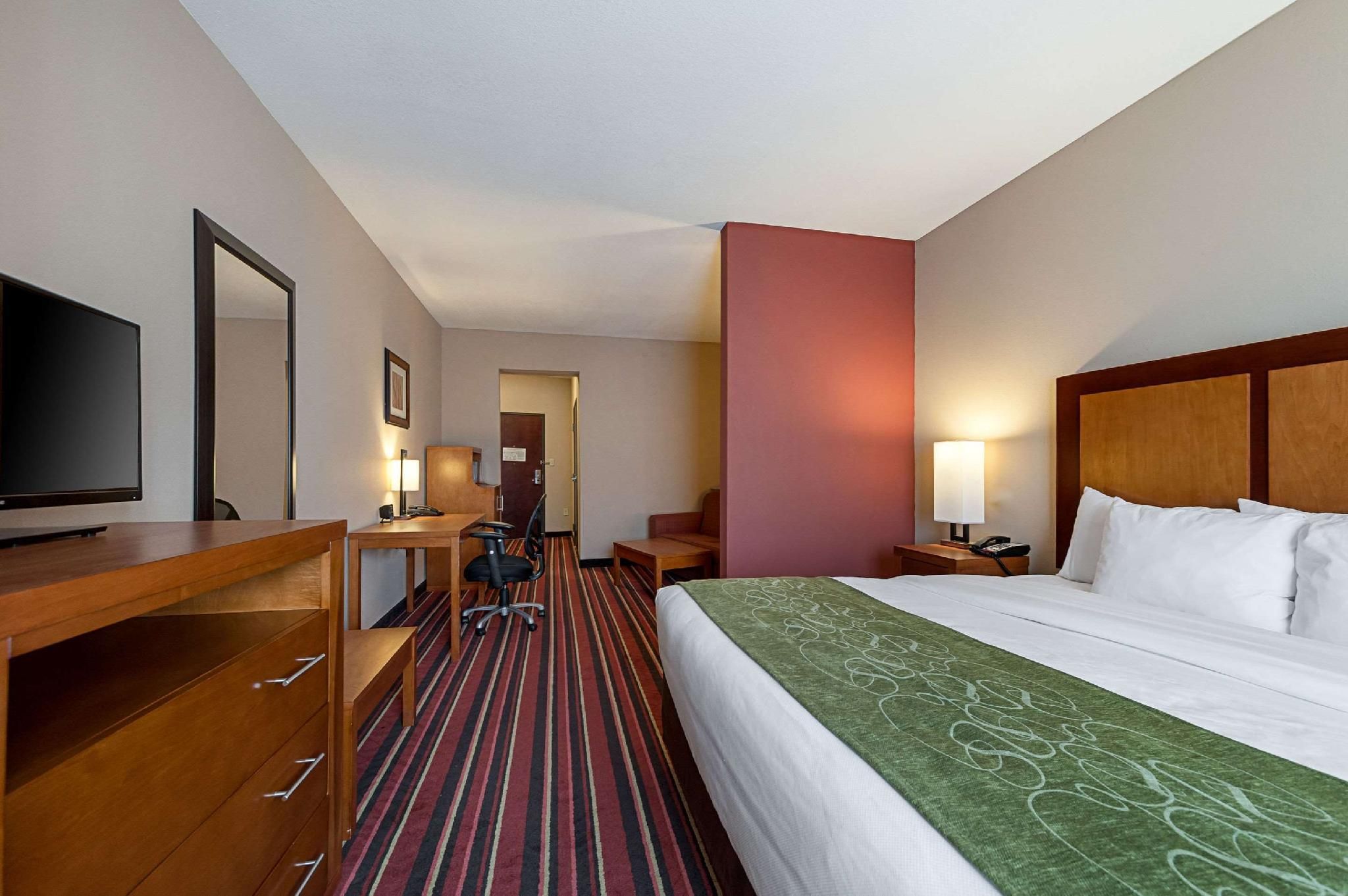 1 King Bed, Suite, Nonsmoking, Accessible