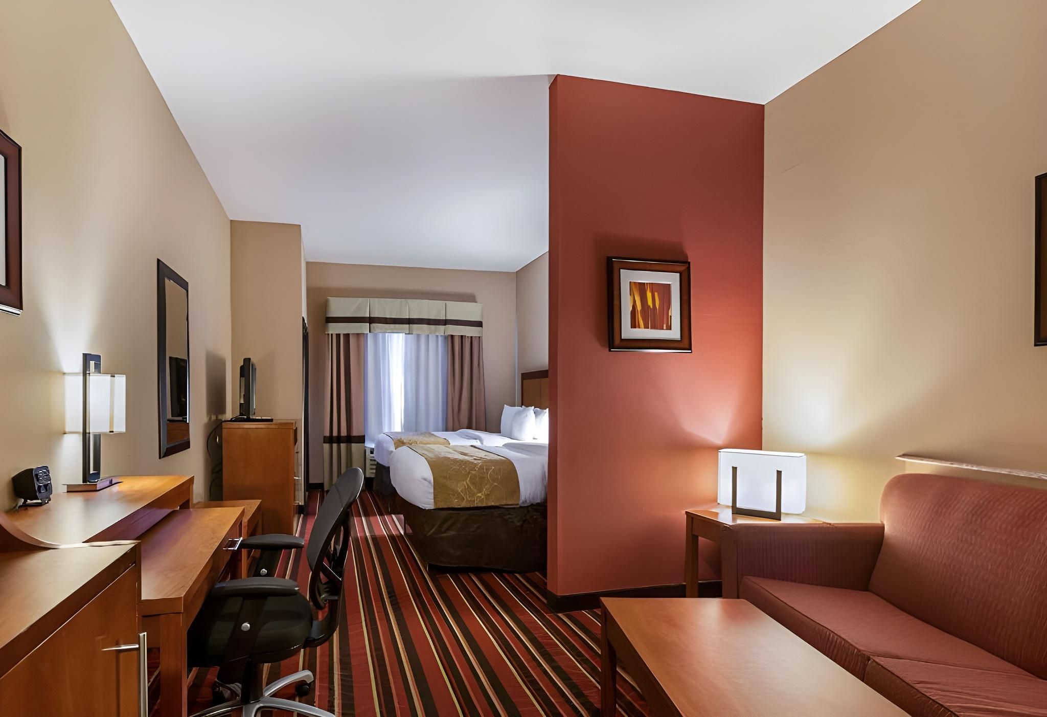 1 King Bed, Suite, Nonsmoking