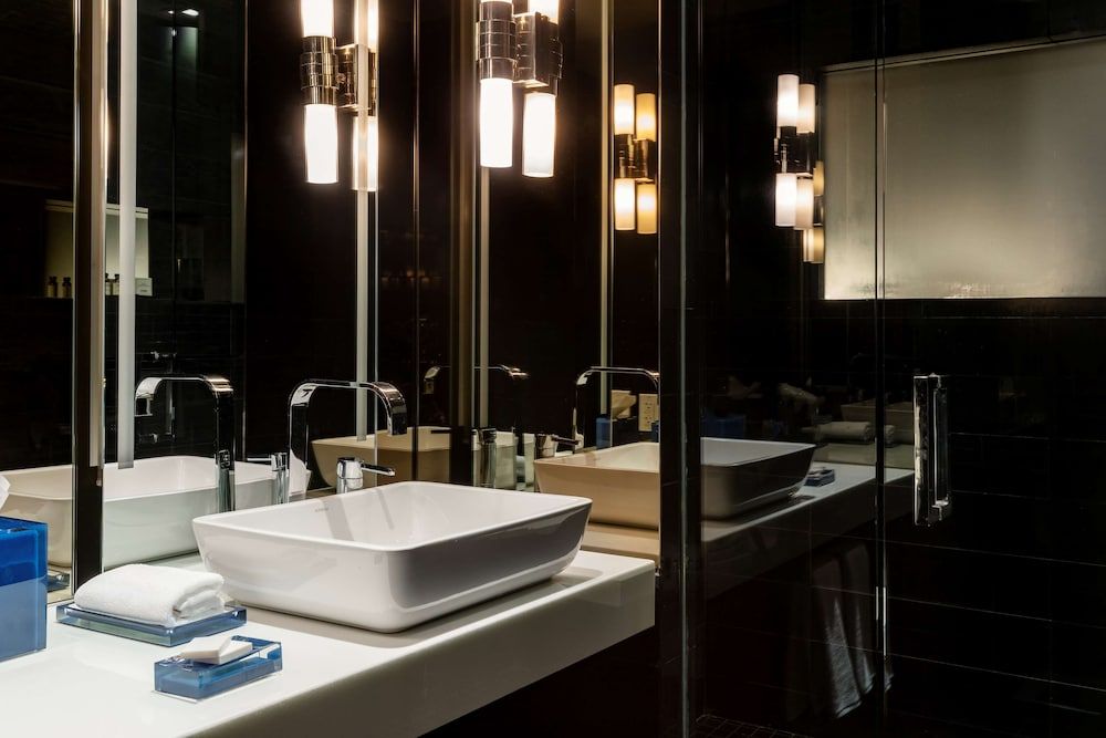 Hyatt Centric Wall Street New York Room, 1 King Bed 3