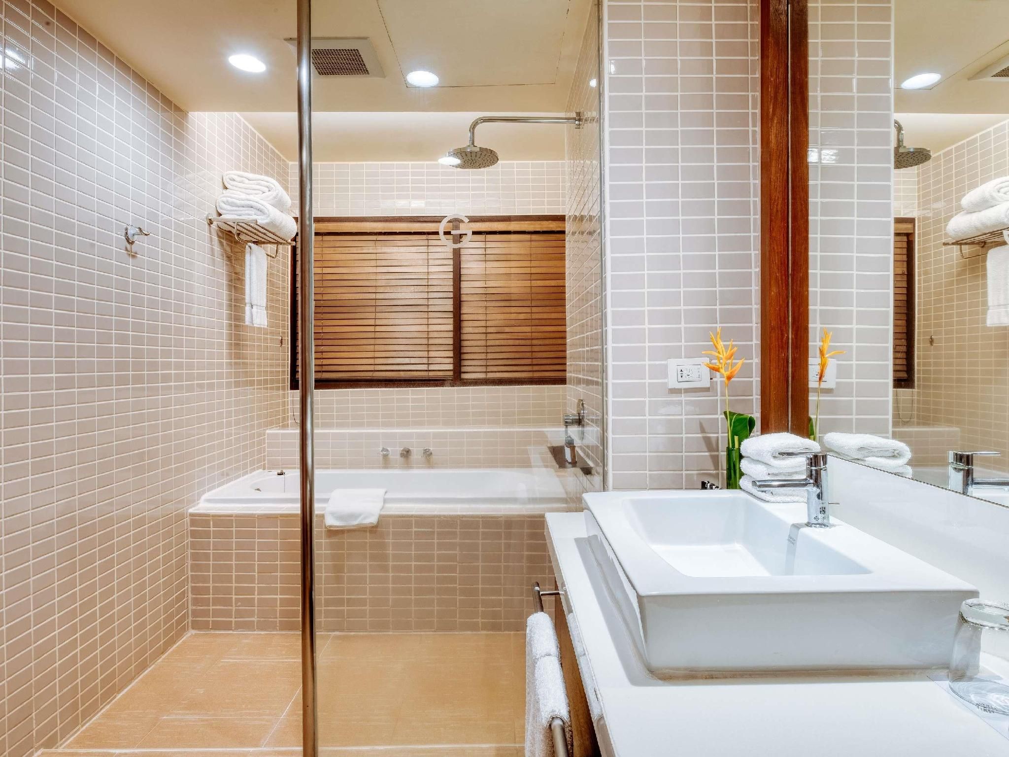 Pool View Room, 1 King Size Bed