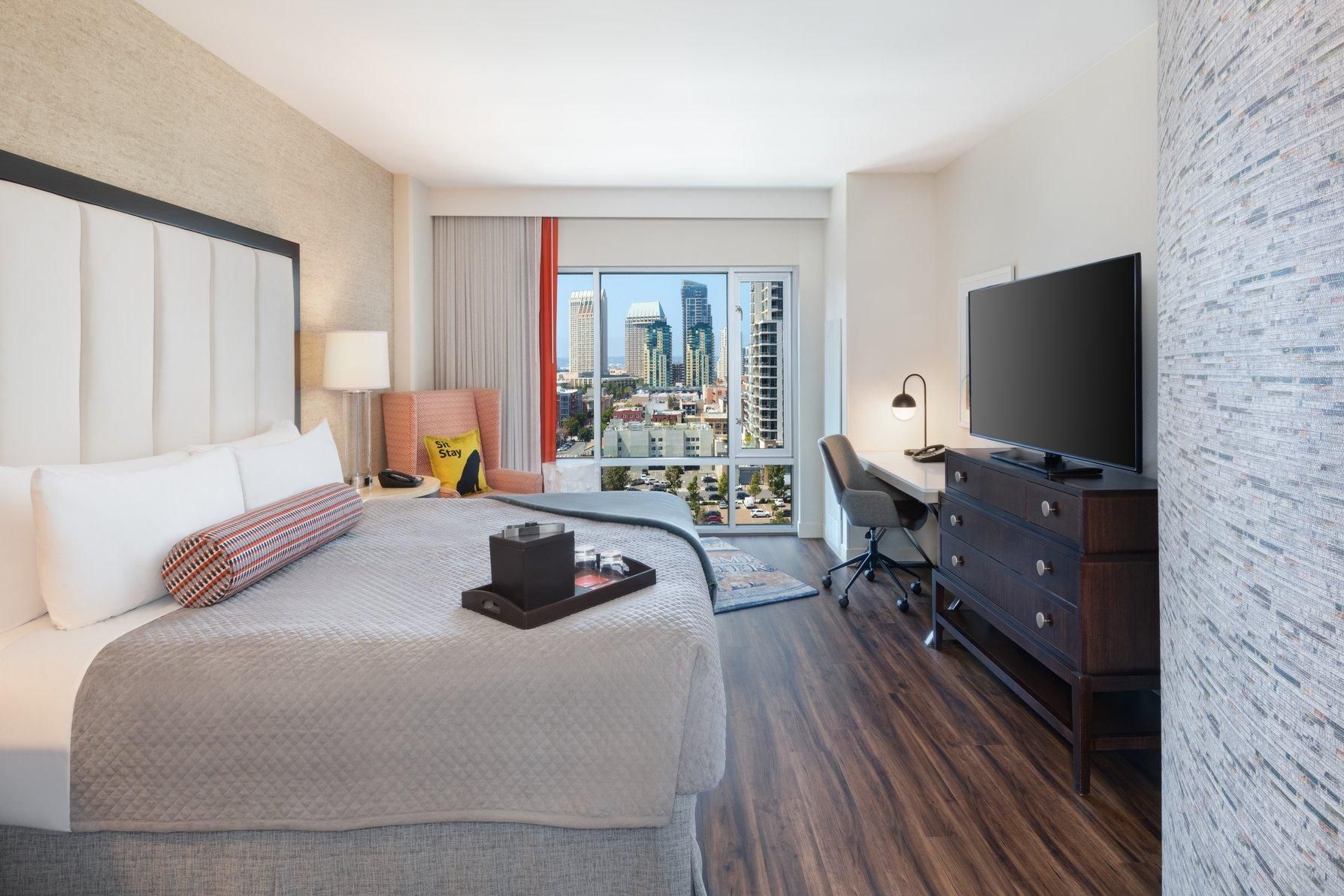 1 King Suite Gaslamp Quarter View