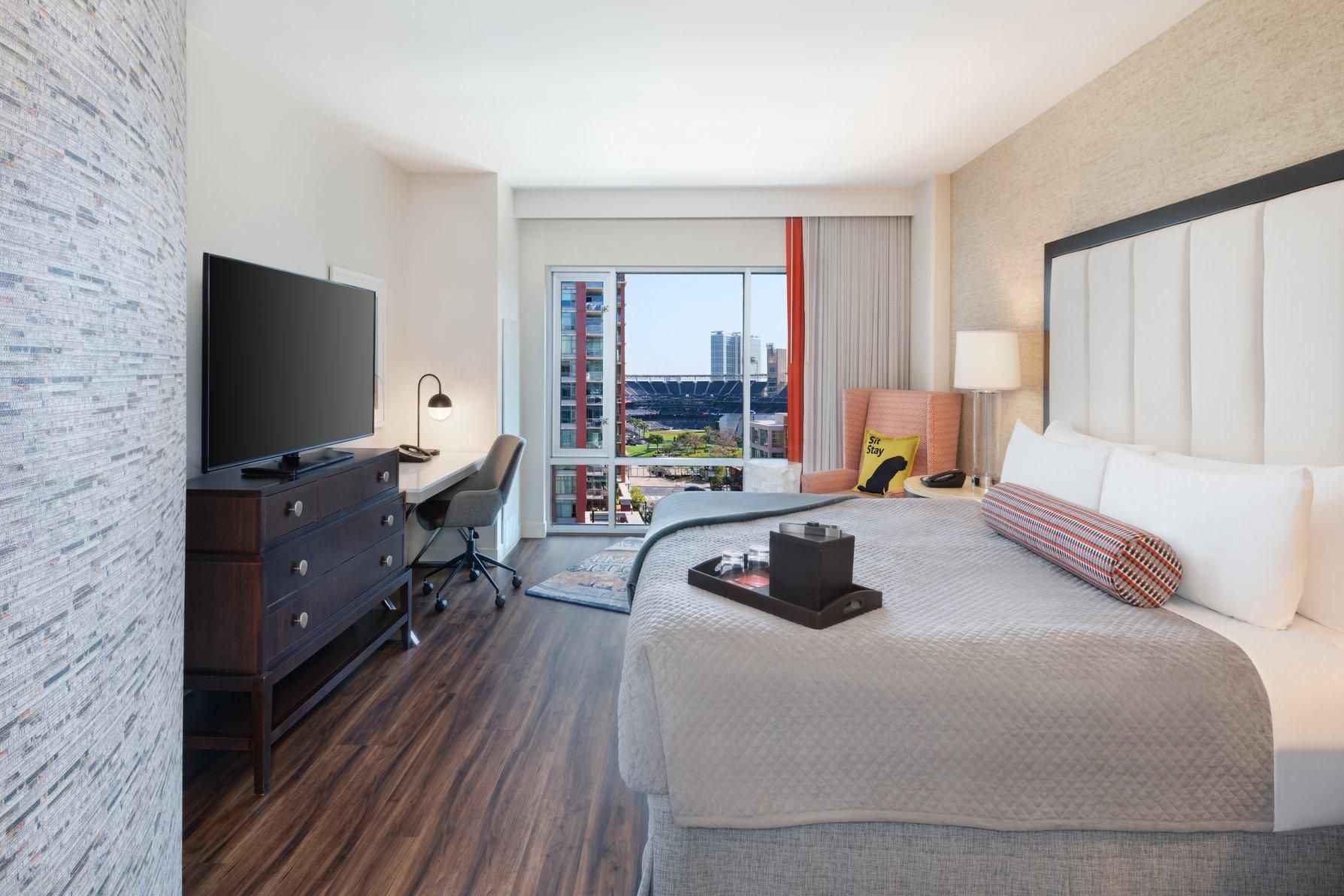 1 King Premium Petco Park View