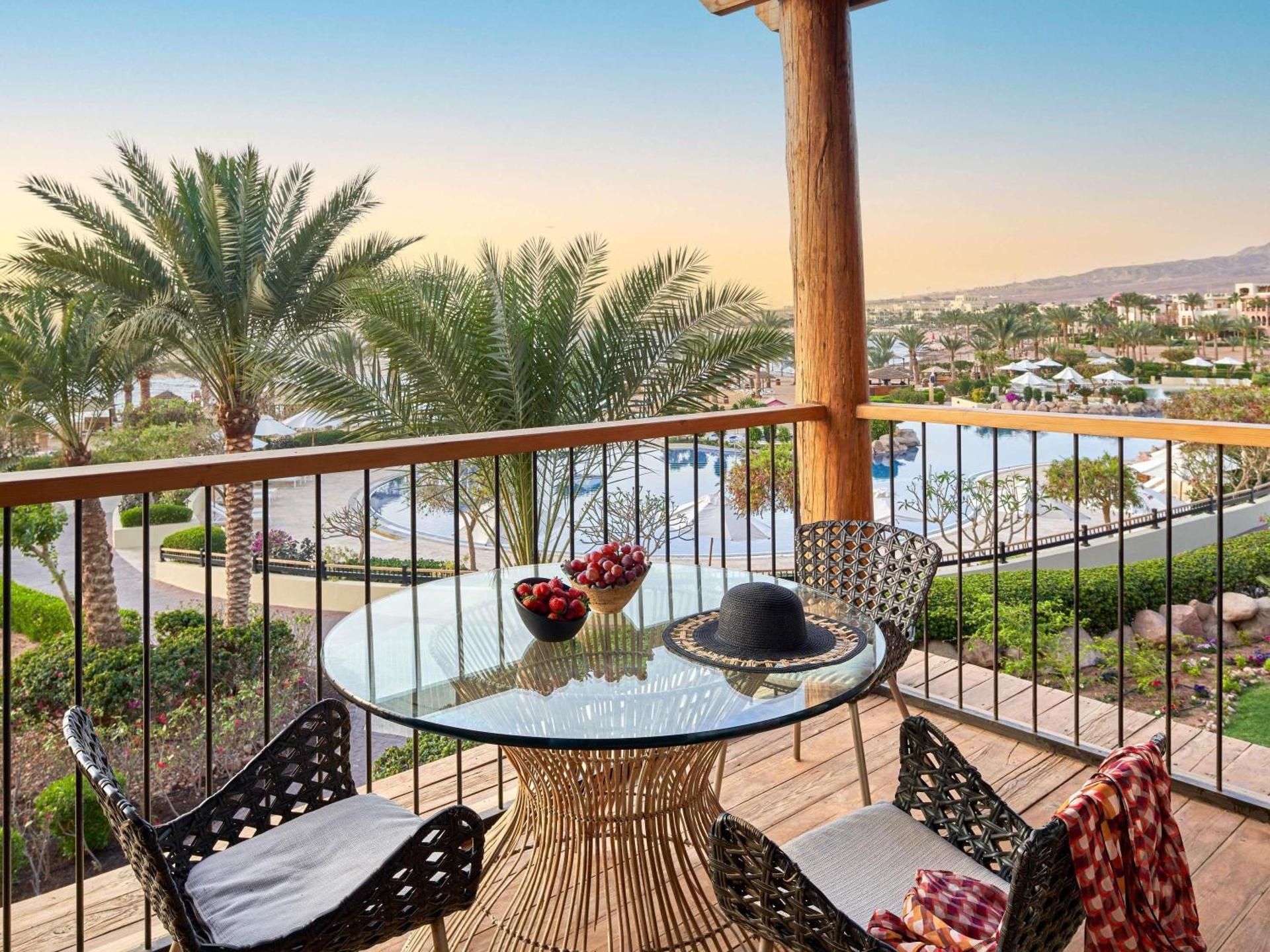 Superior Twin Pool View