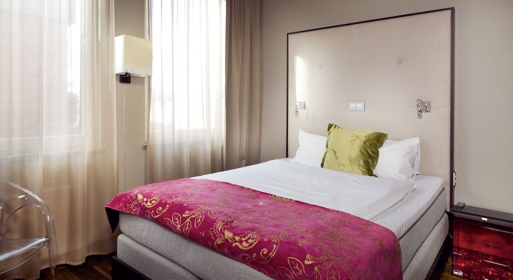 undefined Home Hotel Folketeateret