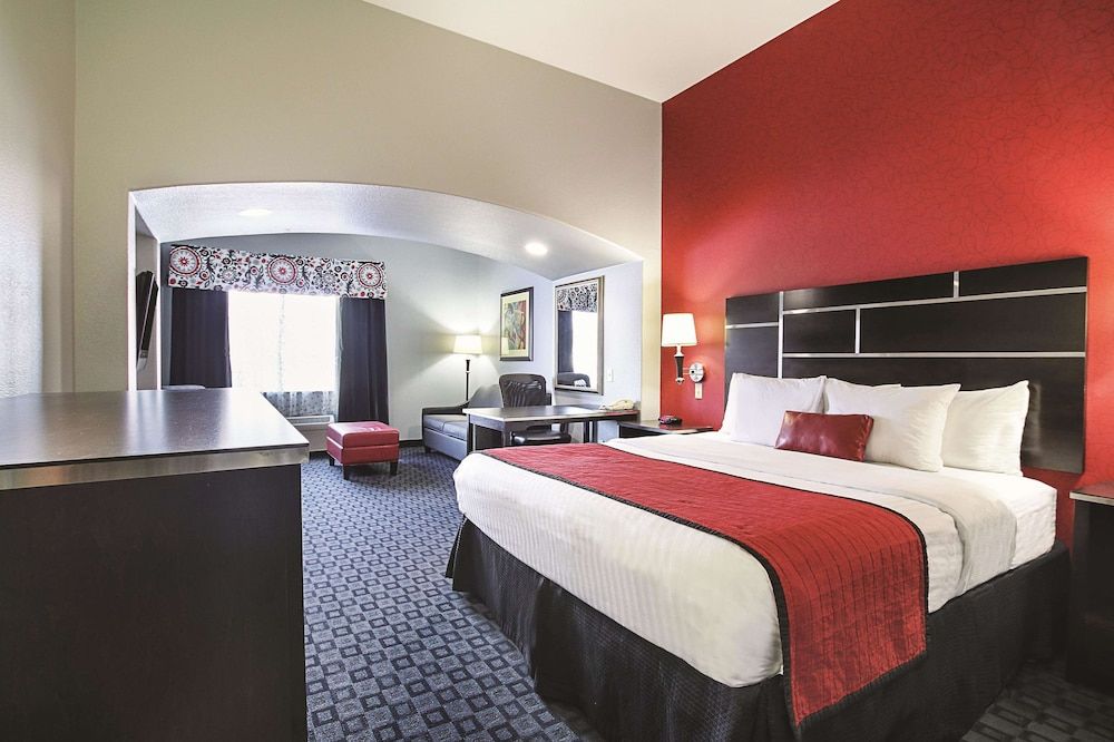 Room, 1 King Bed, Accessible, Non Smoking (Mobility/Hearing, Tub w/Grab Bars)