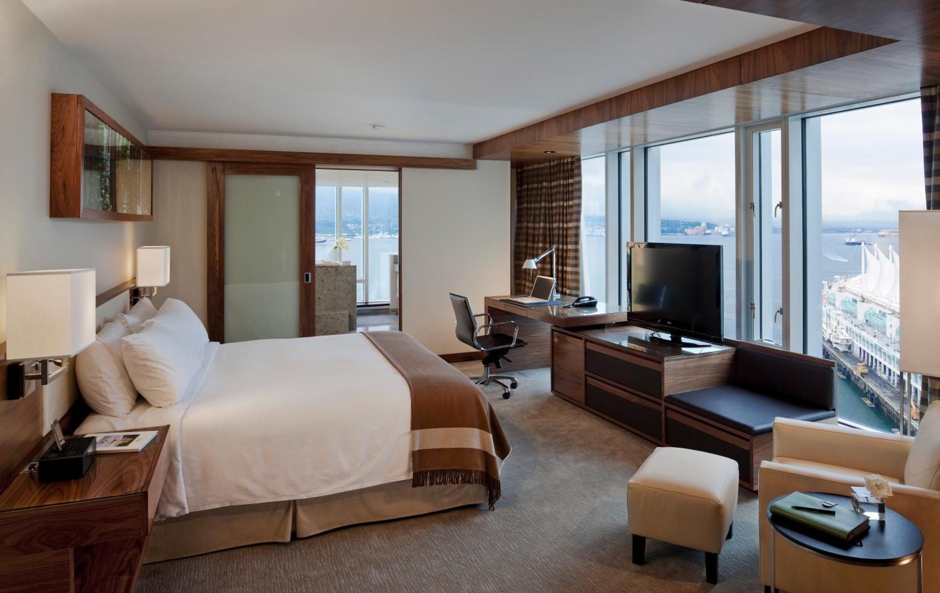 Signature Harbour and Mountain View Room with King Bed and Ofuro Tub