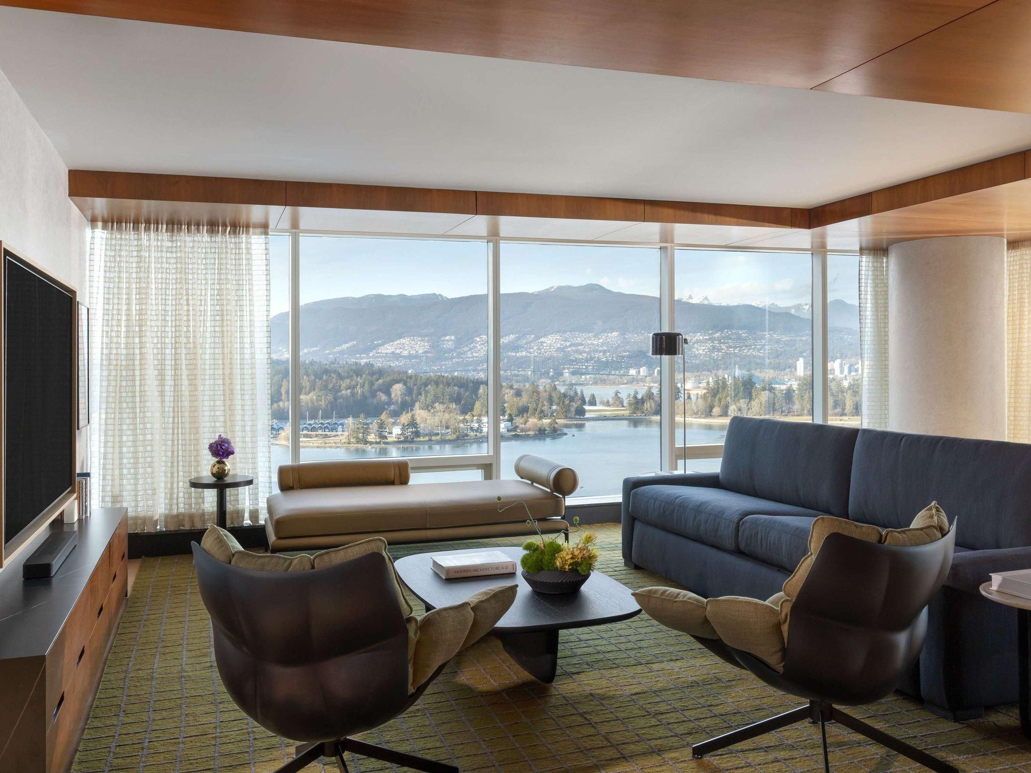 Fairmont Gold Corner Harbor and Mountain View Suite with King Bed