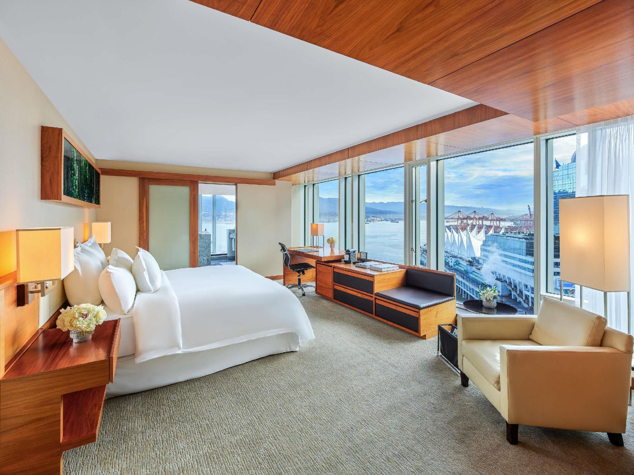 Signature Harbour and Mountain View Room with King Bed and Ofuro Tub