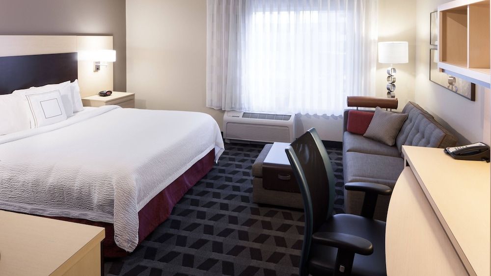 Suite, 2 Bedrooms (Mobility/Hearing Accessible, Tub)