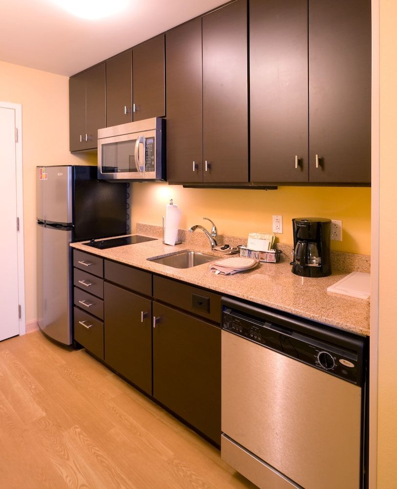 TownePlace Suites by Marriott Omaha West Studio, 1 King Bed with Sofa bed (Mobility/Hearing Accessible, Tub) 3