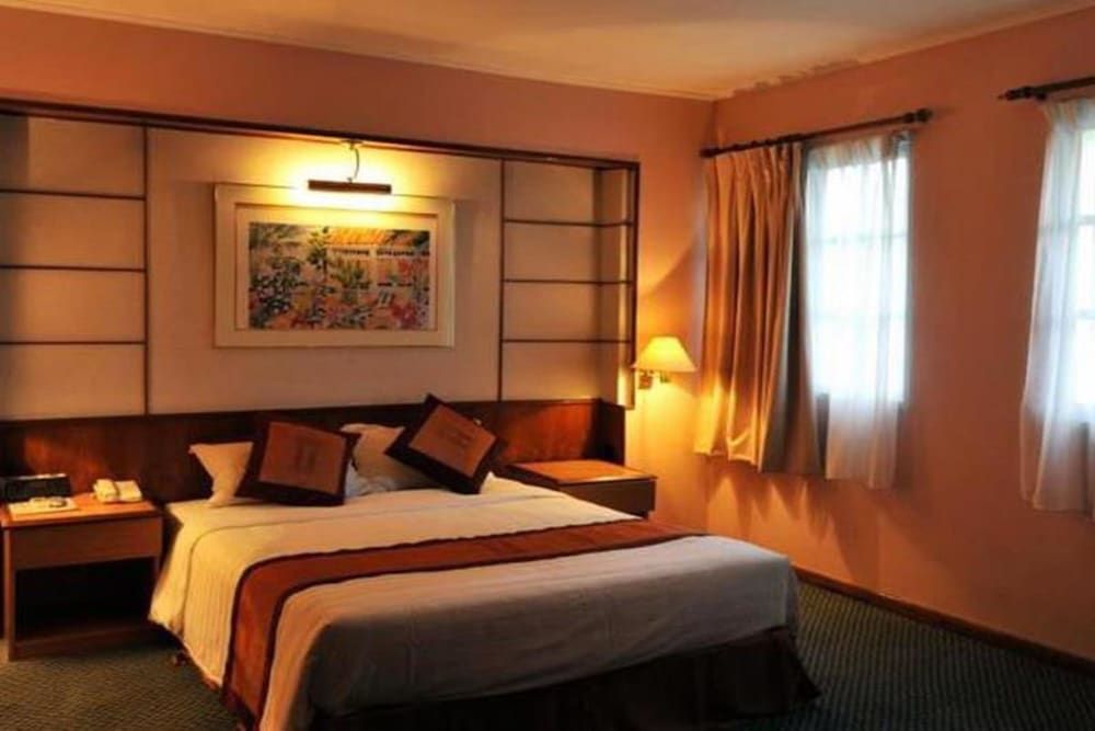 Hanoi Heritage Hotel Deluxe Room