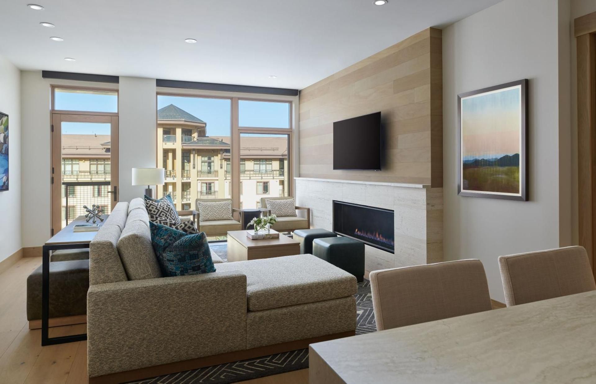 Deluxe One-Bedroom Apartment