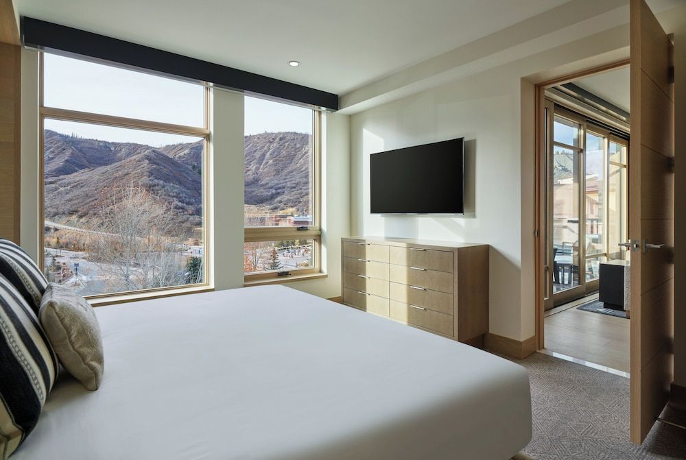 Viceroy Snowmass Mobility Accessible Cirque Two Bedroom Premium Residence, Transfer Tub