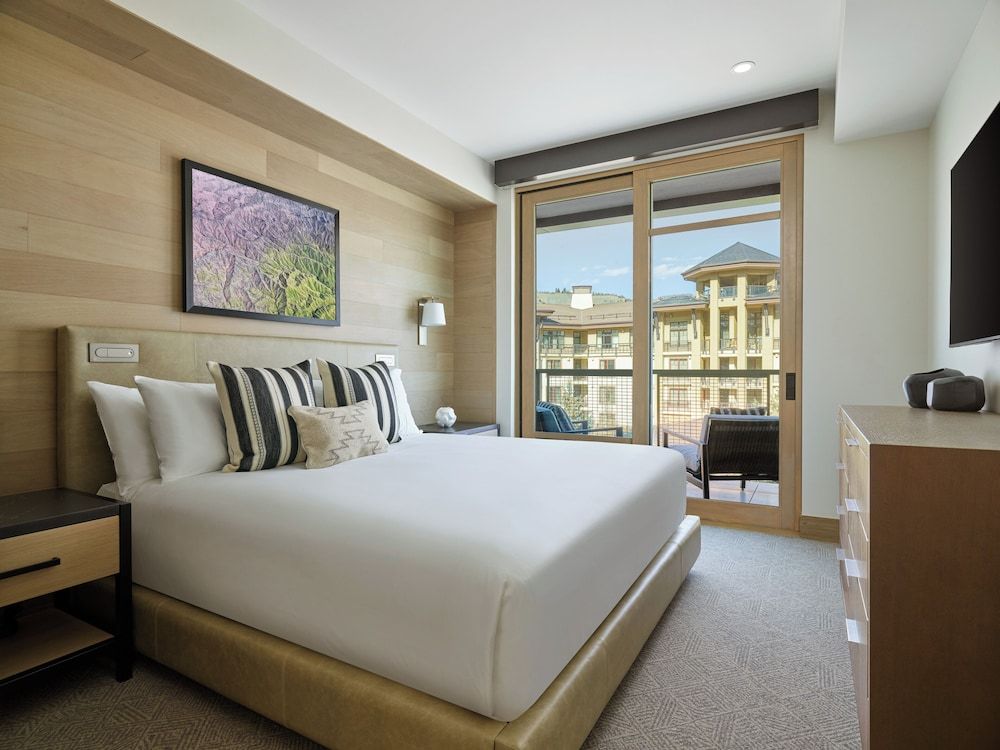 Viceroy Snowmass Mobility Accessible Cirque One Bedroom Premium Residence, Transfer Tub