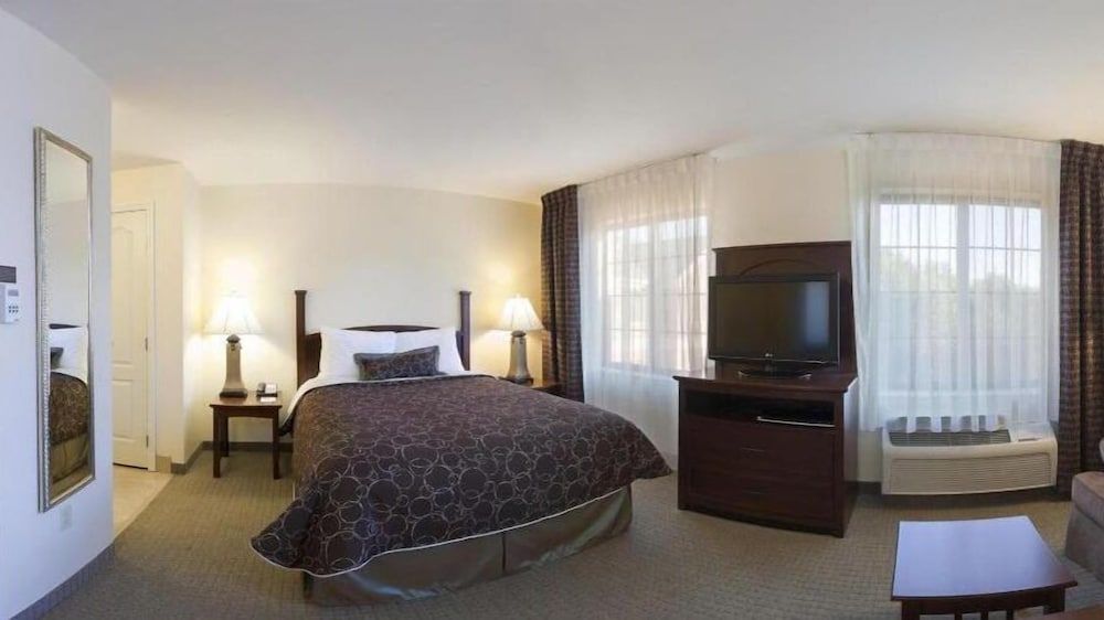 Studio Suite, 1 Queen Bed, Accessible (Mobility Tub)