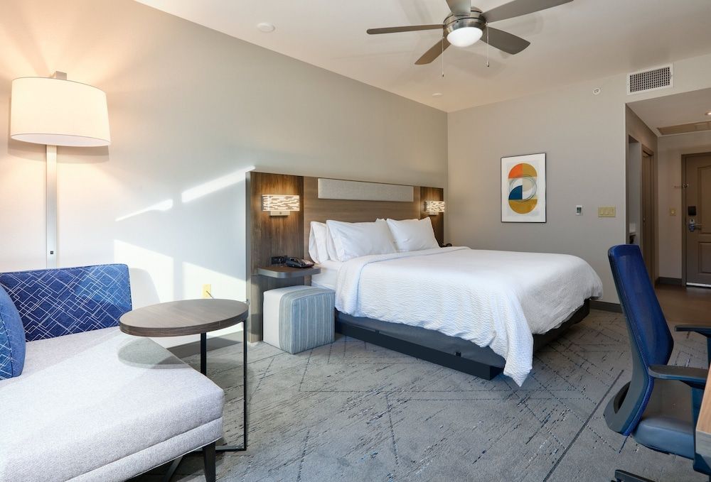 Standard Room, 1 King Bed, Accessible (Comm, Roll-In Shower)