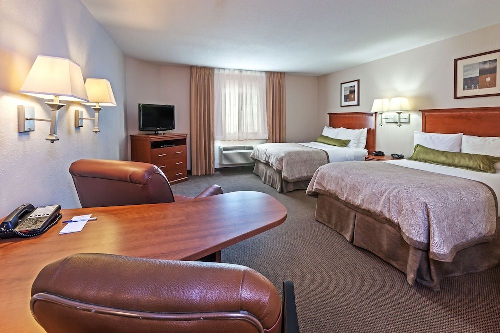 Suite, 2 Double Beds (Comm, Mobil, Trans Shwr, Tub)
