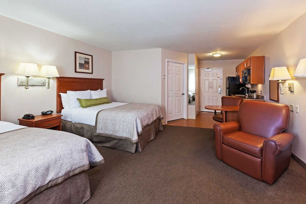 Suite, 2 Double Beds (Comm, Mobil, Trans Shwr, Tub)