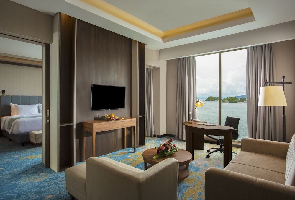 Swiss-Belhotel Papua Business Suite 4