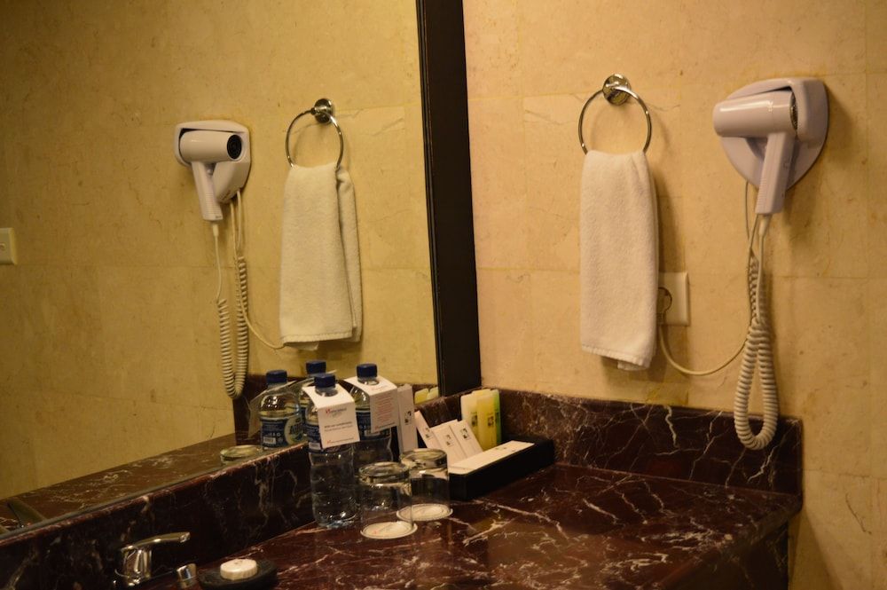 Swiss-Belhotel Papua Executive Suite (Balcony) 3