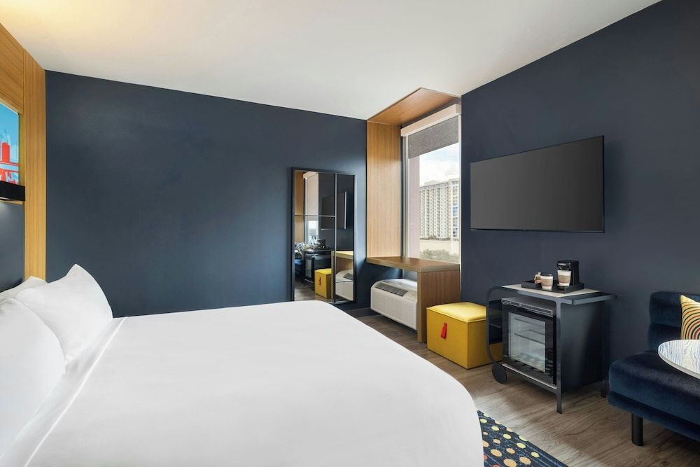 Aloft Houston by the Galleria aloft, Room, 1 King Bed 4