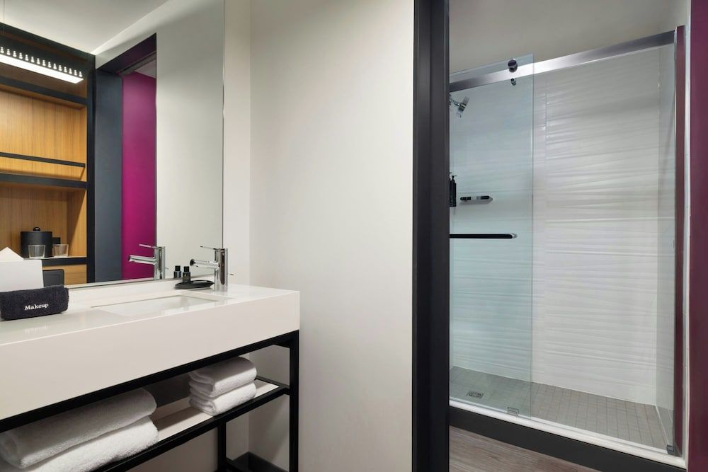 Aloft Houston by the Galleria aloft, Room, 1 King Bed 34