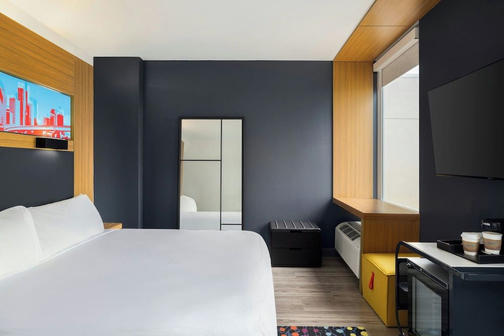 Aloft Houston by the Galleria aloft, Room, 1 King Bed 13
