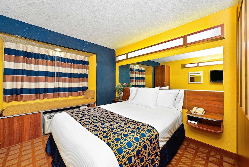 Room, 1 King Bed, Non Smoking